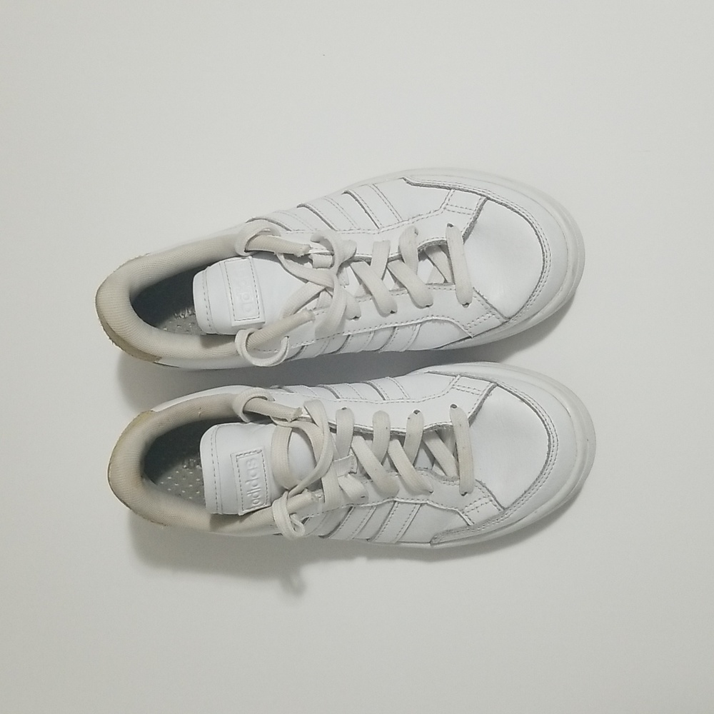 Women’s Size 7 Adidas Grand Court SE White Sneakers/Tennis Shoes.